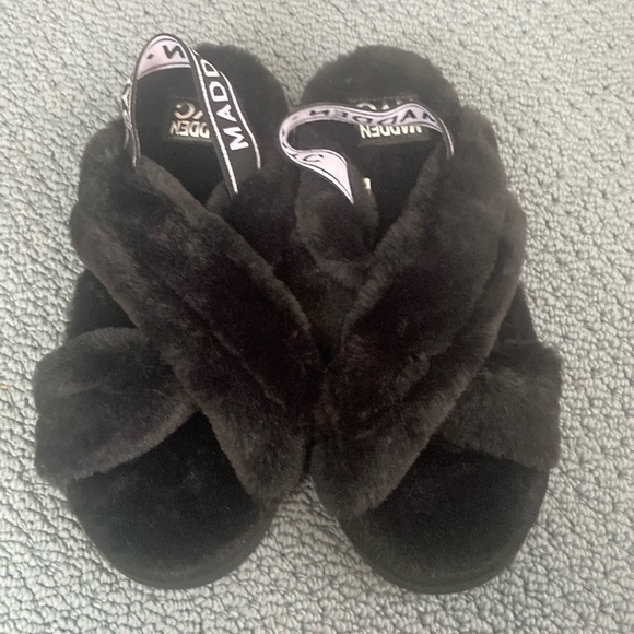 Steve Madden Shoes - Madden NYC slides